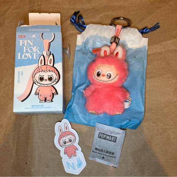 Labubu pin for love - Picture 1 of 10